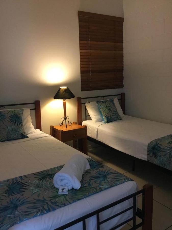 Whitsunday Waterfront Apartments Airlie Beach Exteriör bild
