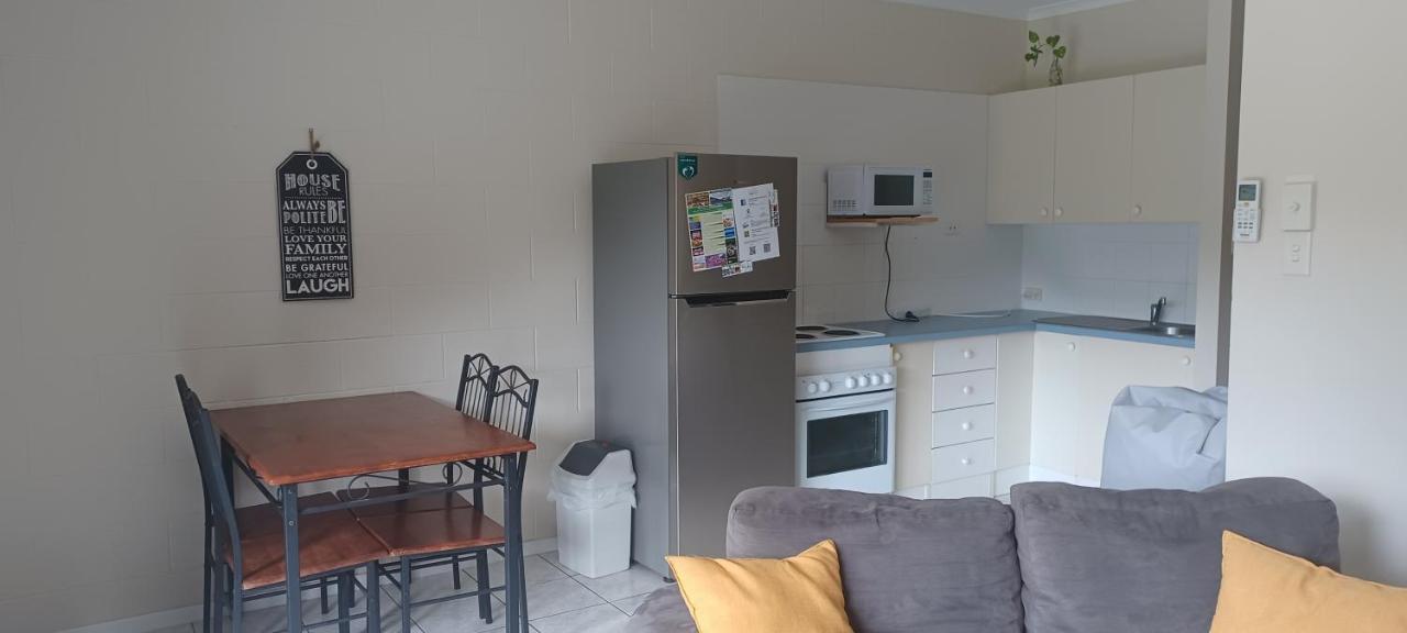 Whitsunday Waterfront Apartments Airlie Beach Exteriör bild