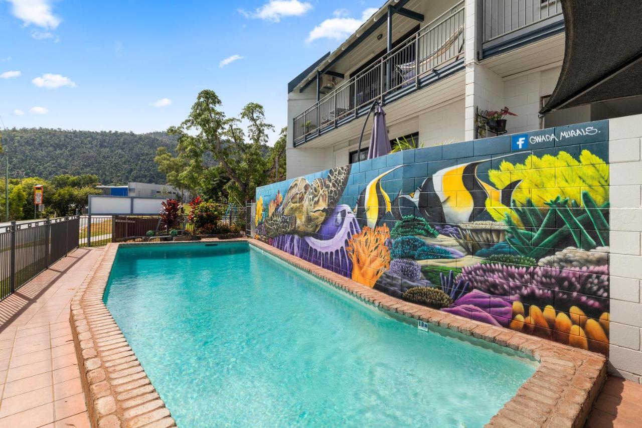 Whitsunday Waterfront Apartments Airlie Beach Exteriör bild