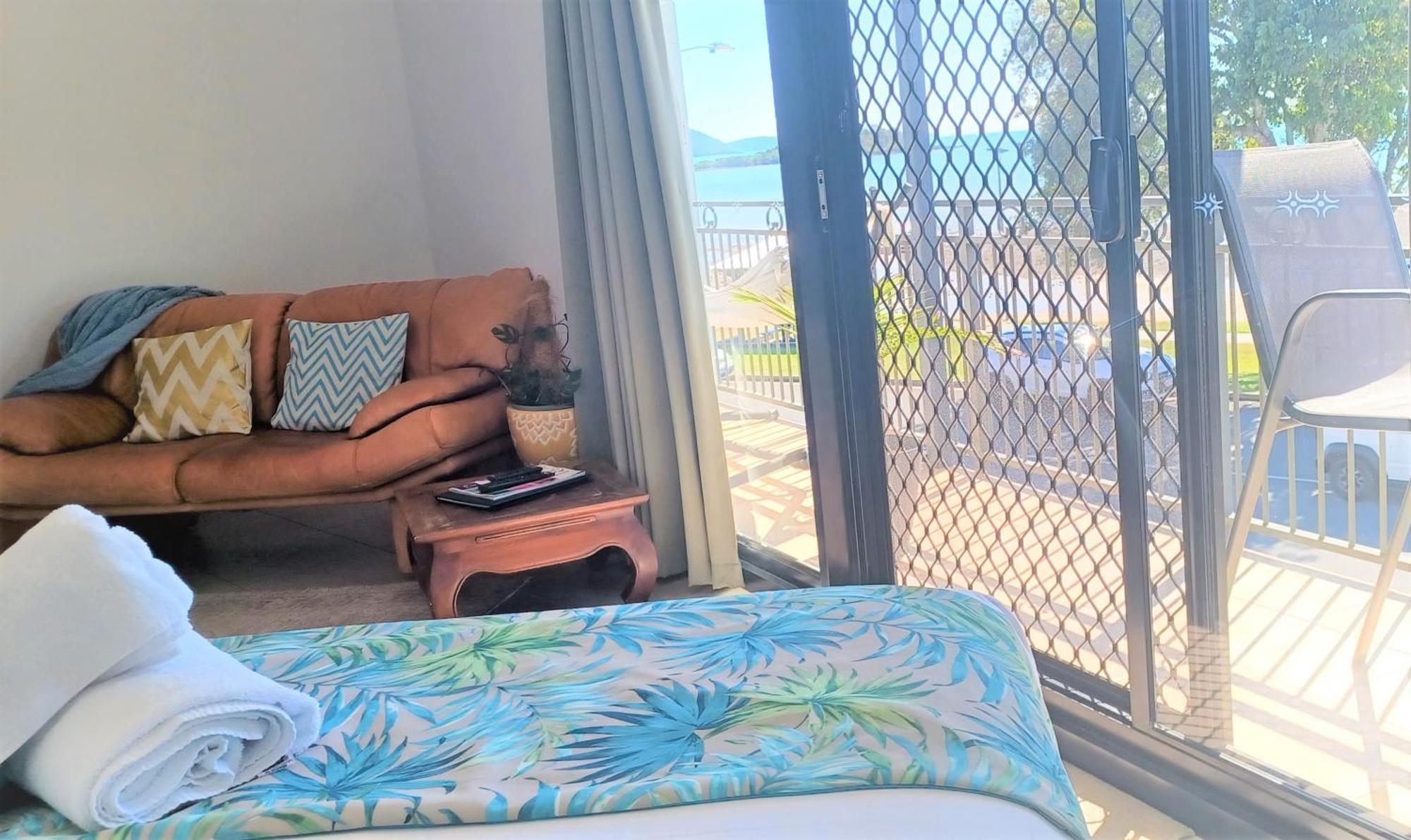 Whitsunday Waterfront Apartments Airlie Beach Exteriör bild