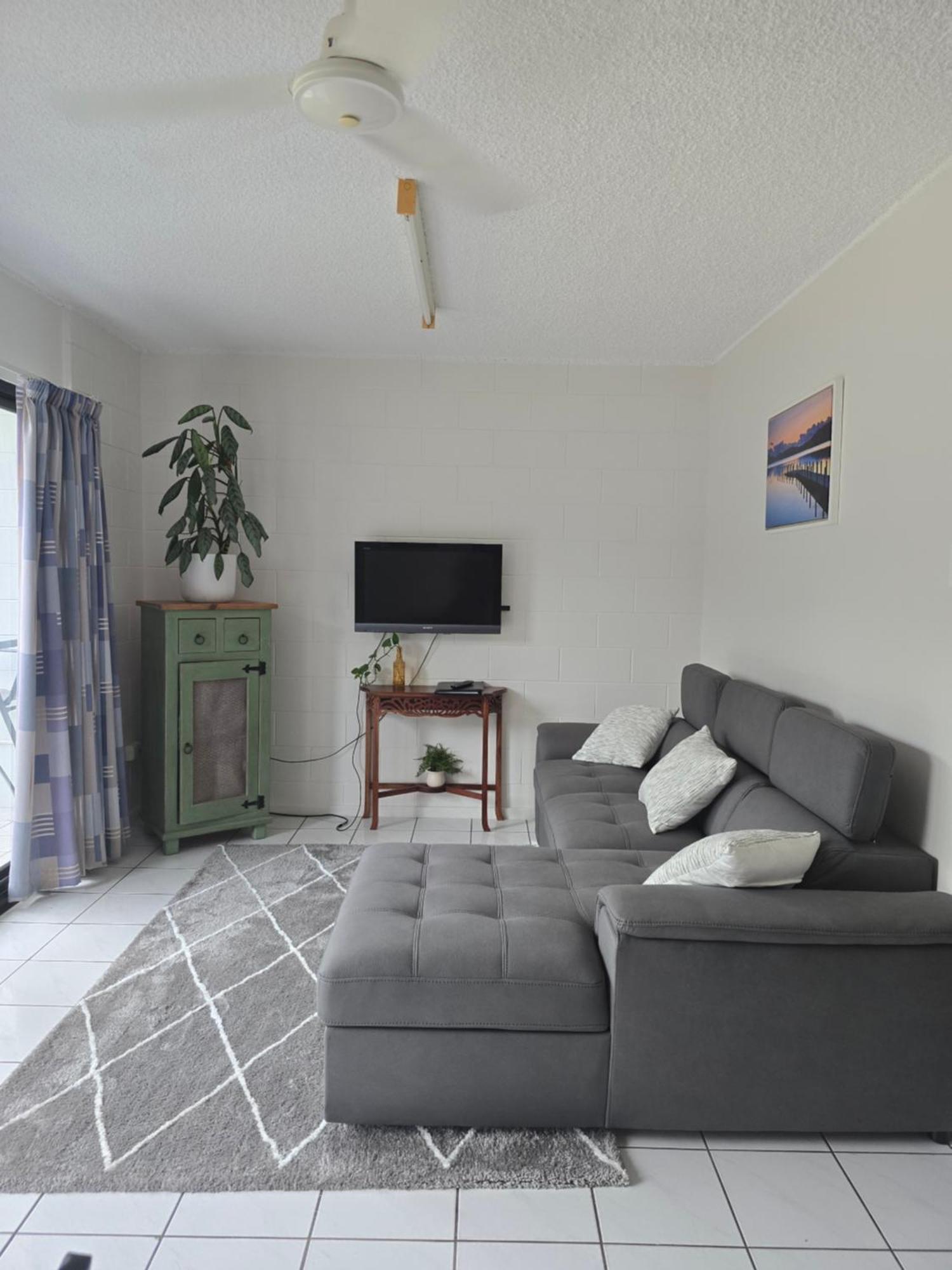 Whitsunday Waterfront Apartments Airlie Beach Exteriör bild