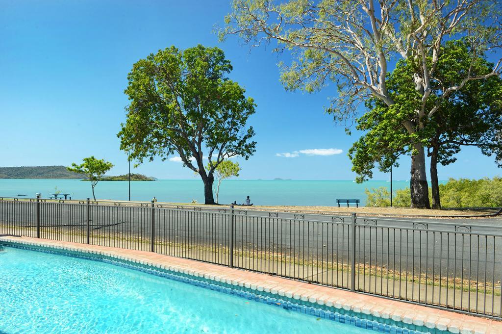 Whitsunday Waterfront Apartments Airlie Beach Exteriör bild