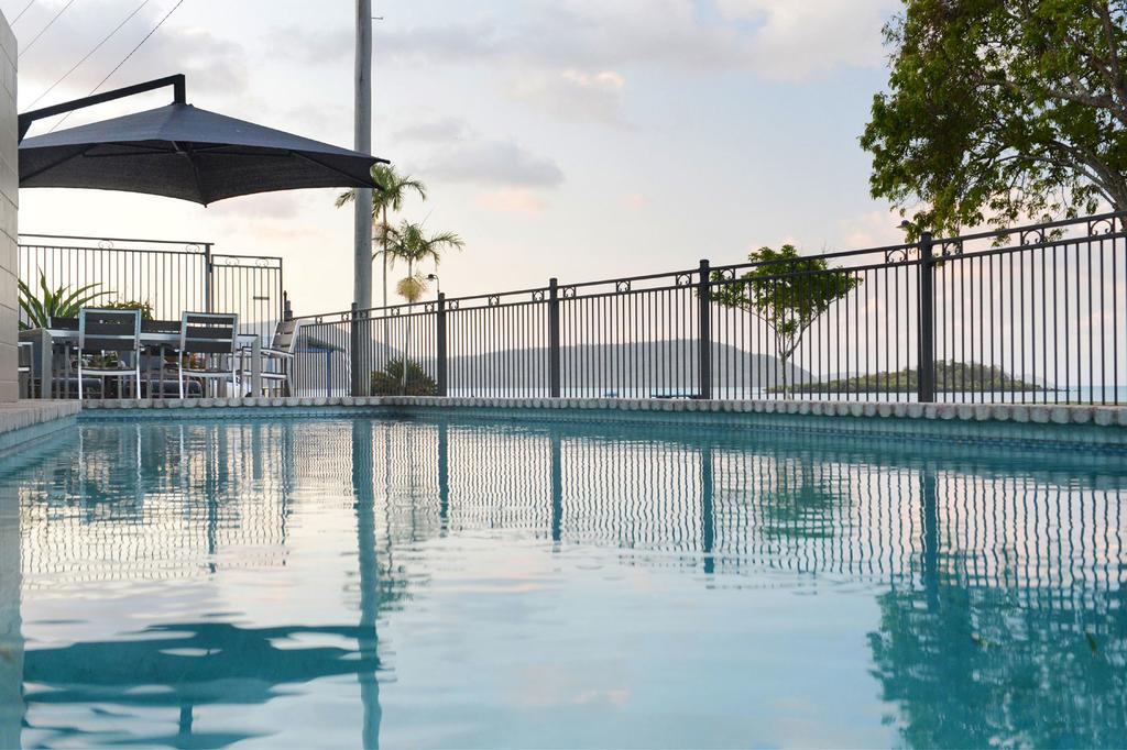 Whitsunday Waterfront Apartments Airlie Beach Exteriör bild